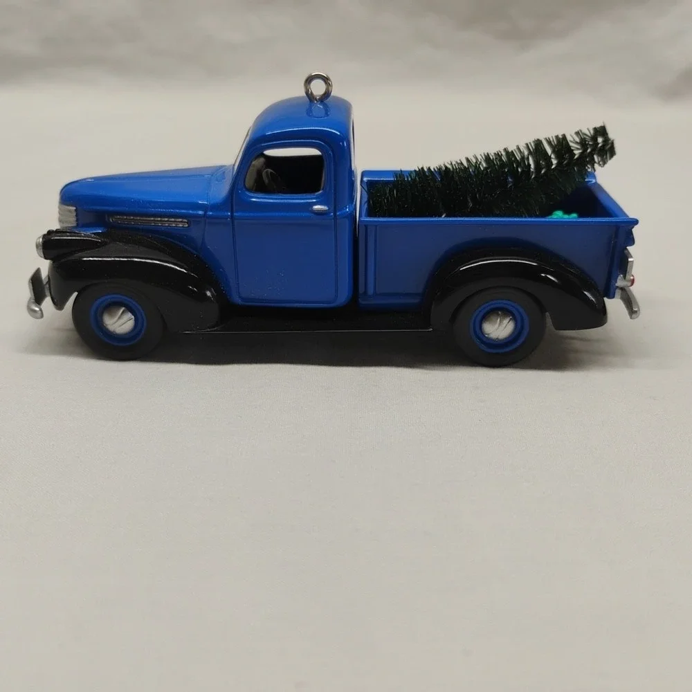 Hallmark Ornament 1947 Chevrolet Pickup #13 Series All-American‎ Trucks 2007